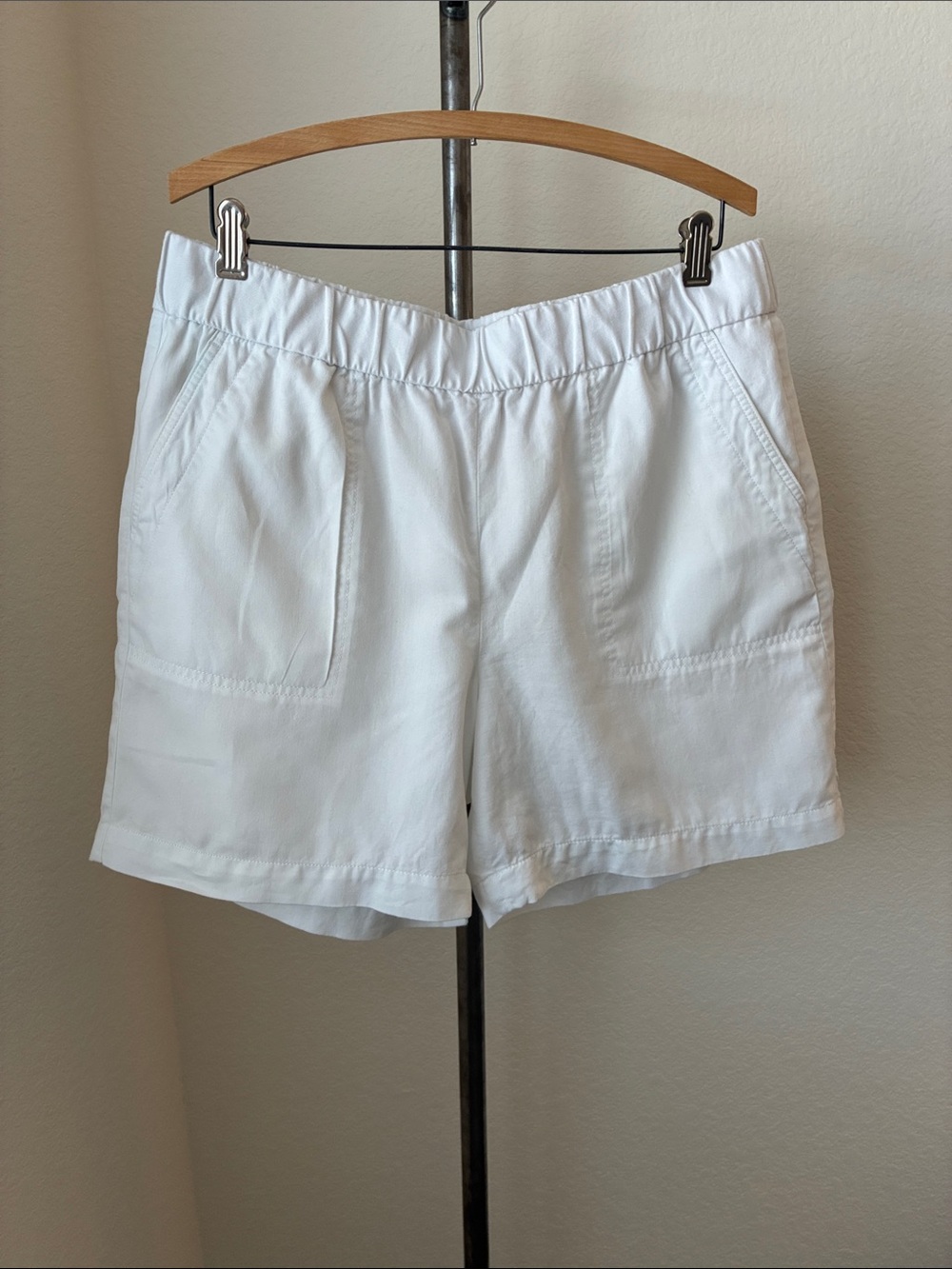 Talbots sz L White Cotton Lyocell Linen Blend Shorts Elastic Waist Staple